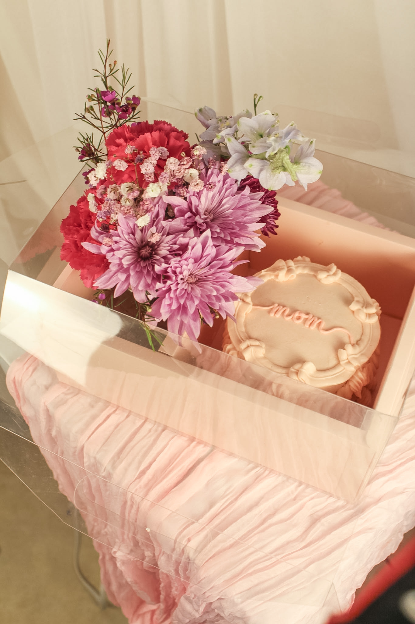 Mother's Day cake and floral box